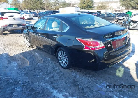 2015 Nissan Altima 2.5 S z USA, uszkodzony, nr VIN 1N4AL3AP9FC246518